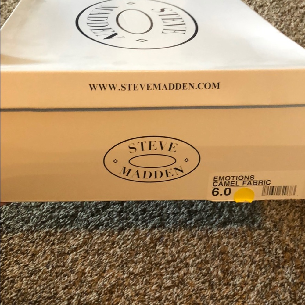 Steve Madden emotions over the knee boots 
Size 6